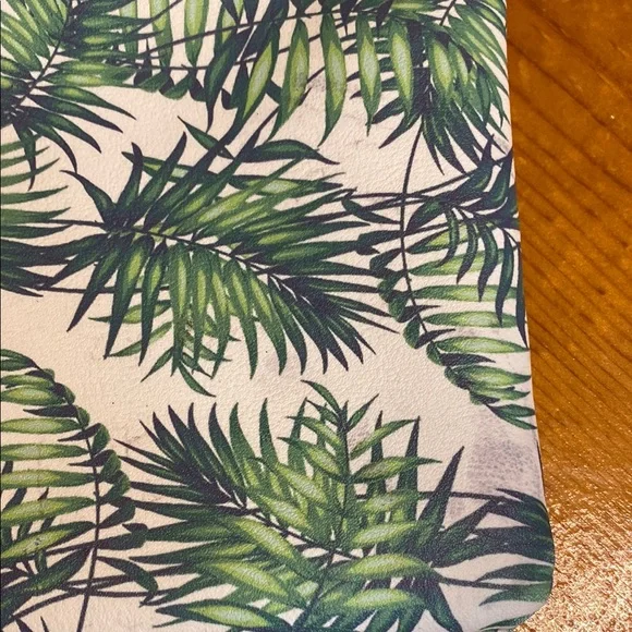 Tropical Leaf Print Wristlet and Coin Purse. - Picture 6 of 10